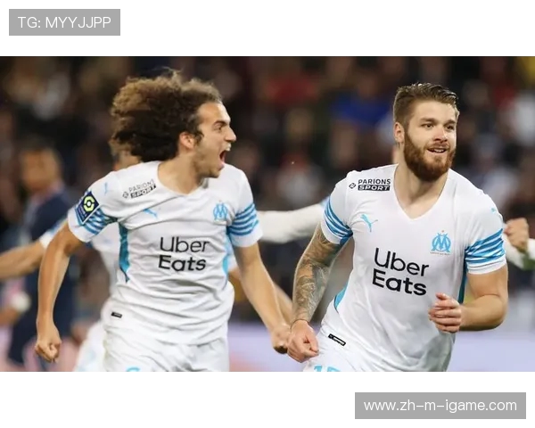 巴黎圣日耳曼迎战马赛 角逐法甲榜首殊荣 激烈对抗掀起足球狂潮