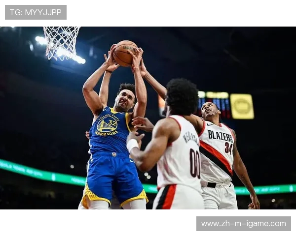 开拓者迎战勇士 激战再起 双方全力争夺季后赛席位