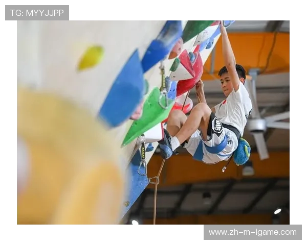 南京攀岩队与重庆攀岩队赛后复盘探讨灵活性表现与战术调整