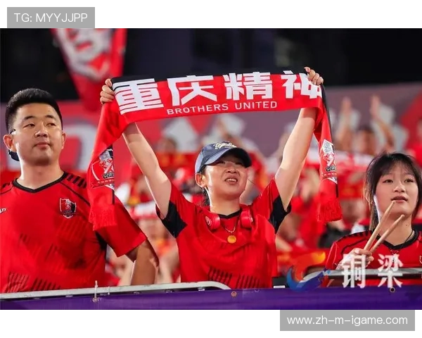 重庆足球队团队协作引发热议球迷与专家各执己见的争论分析